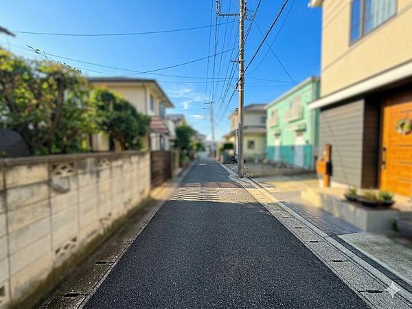周辺にはスーパーやコンビニなどの生活利便施設が揃っており、総武中央線「新検見川」駅へは徒歩約9分です♪