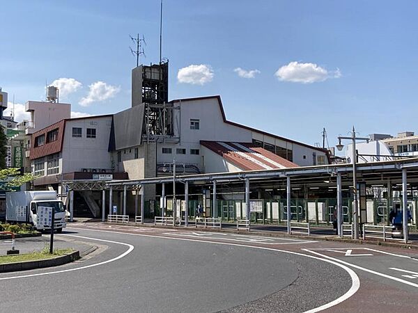 新検見川駅まで　1100m　徒歩約12分●総武・中央緩行線　周辺は住宅街が広がっており、駅ビルや大きな商店街はありませんが24時間営業のスーパーやコンビニがあり住環境は整っています。