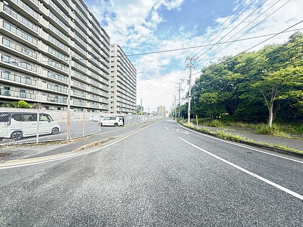 スーパー、コンビニなど毎日のお買い物にも便利な住環境です◎