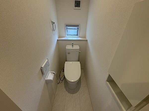 トイレは1階・2階それぞれにございます！※一部CG加工により残置物を除去しています。