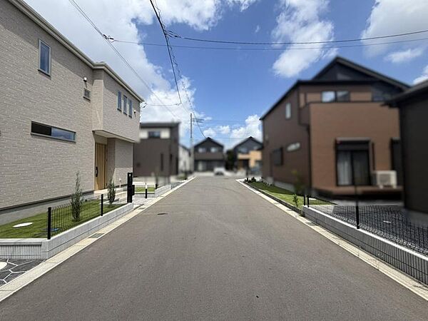 閑静な住宅街で前面道路の幅員は約6ｍございます！