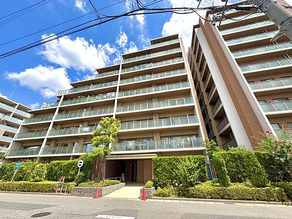 広々46平米超のルーフバルコニーが魅力のマンションです！角部屋のお部屋となります！