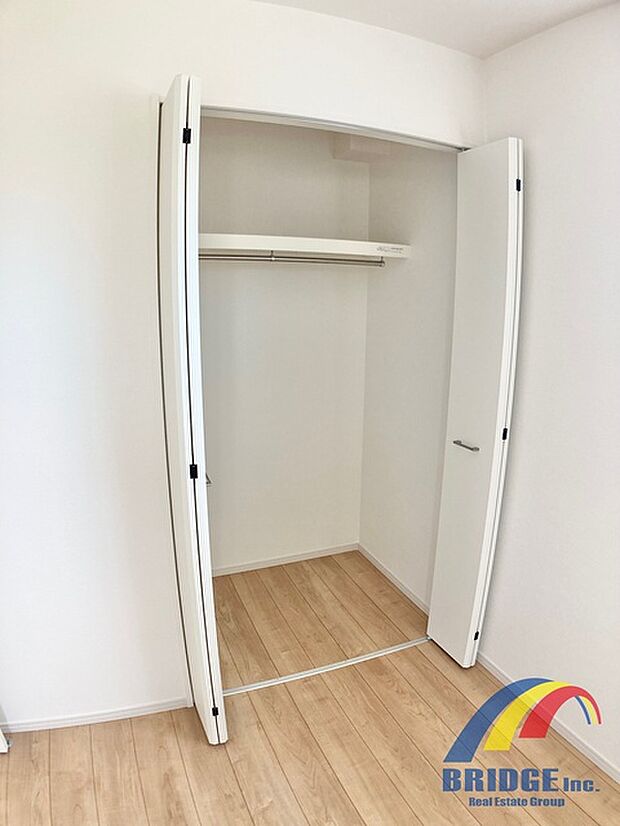 収納豊富で毎日のお洋服選びも楽しくなりそうですね