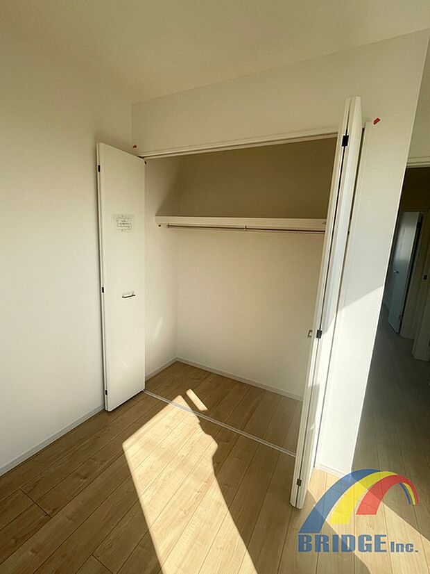 収納豊富で毎日のお洋服選びも楽しくなりそうですね