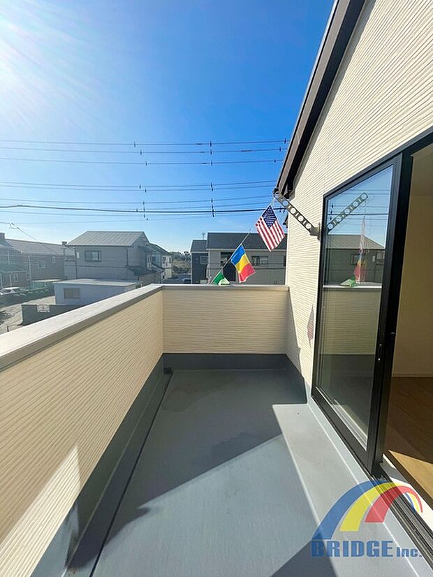 広々したバルコニーではお洗濯物を干すのも楽しくなりそうですね!