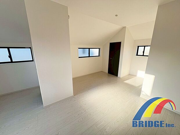 主寝室（間仕切対応可）