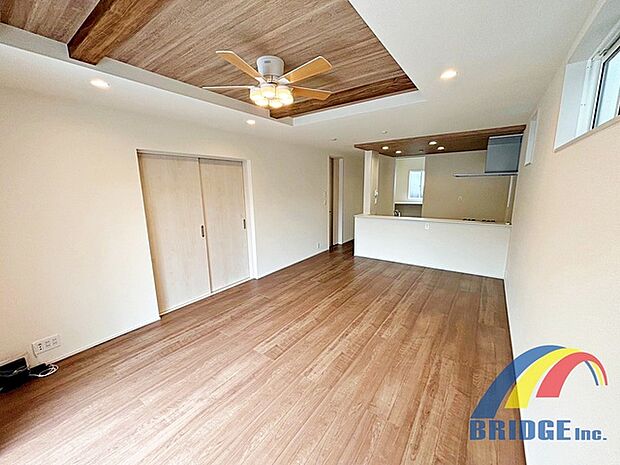 明るく心地よい風が通り抜けるリビング