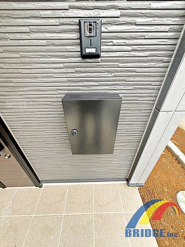 お家にマッチしておりお洒落なポスト