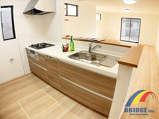 カウンター付きシステムキッチン