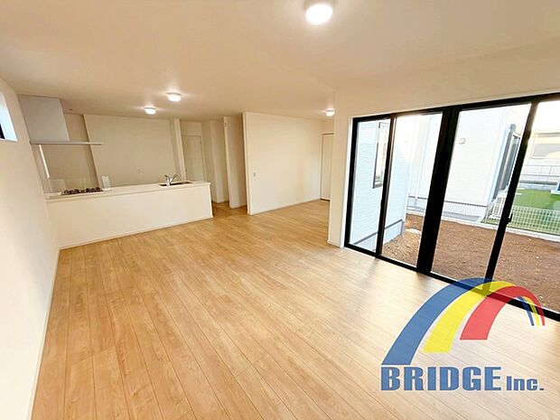 明るく心地よい風が通り抜けるリビング