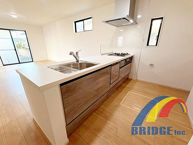 料理をしながらリビング全体を見渡せるカウンターキッチン