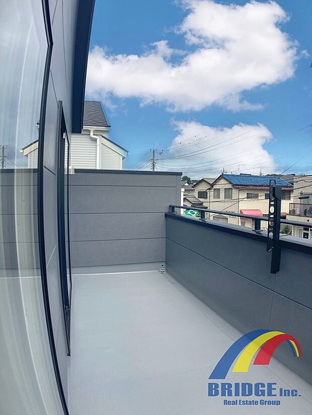 広々したバルコニーではお洗濯物を干すのも楽しくなりそうですね!