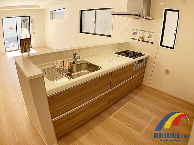 料理をしながらリビング全体を見渡せるカウンターキッチン