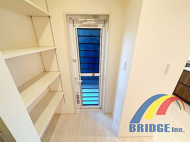 パントリーから繋がる勝手口