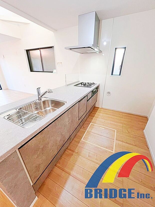 料理をしながらリビング全体を見渡せるカウンターキッチン