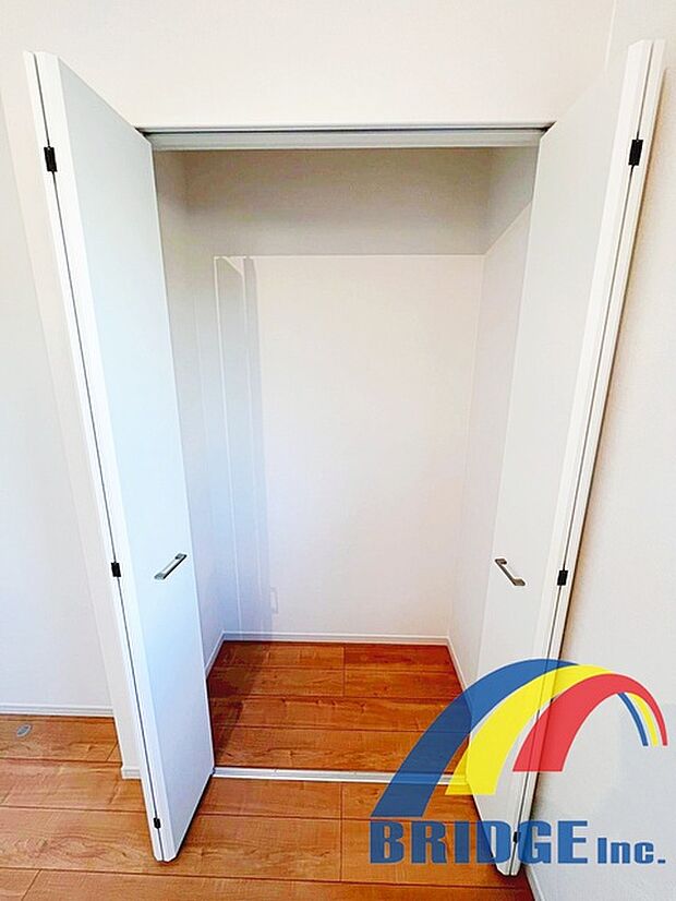 収納豊富で毎日のお洋服選びも楽しくなりそうですね