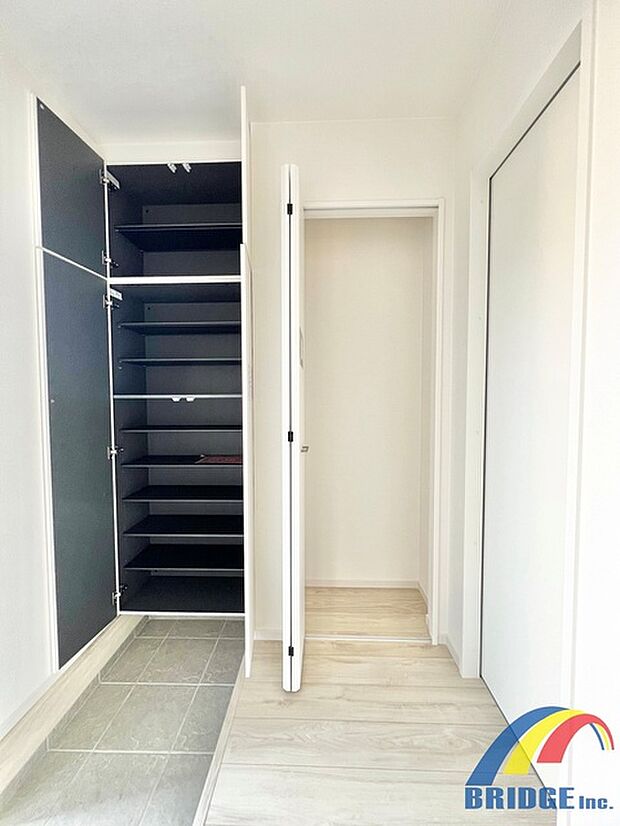 家族みんなのシューズもすっきり収納できる