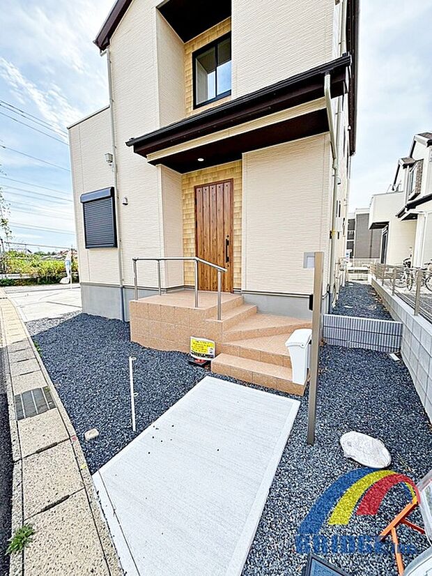 玄関アプローチ　同社施工例