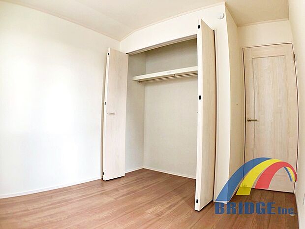 収納豊富で毎日のお洋服選びも楽しくなりそうですね