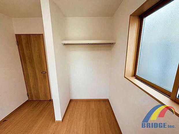 収納豊富で毎日のお洋服選びも楽しくなりそうですね