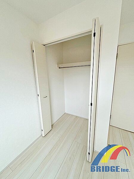 収納豊富で毎日のお洋服選びも楽しくなりそうですね 同社同等仕様施工例