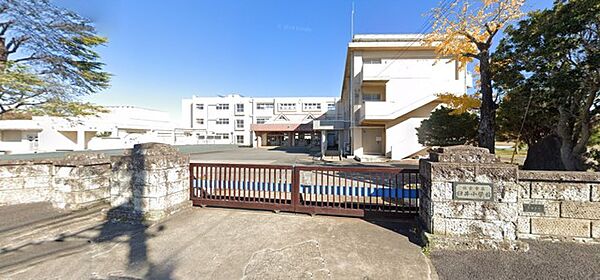 臼井小学校（550m）