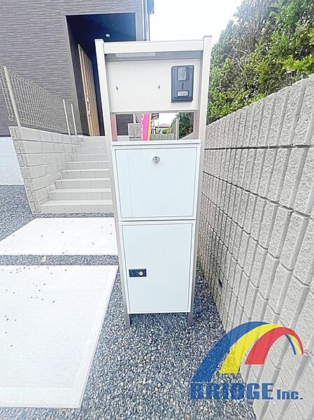 お家にマッチしておりお洒落なポスト 同社同等仕様施工例
