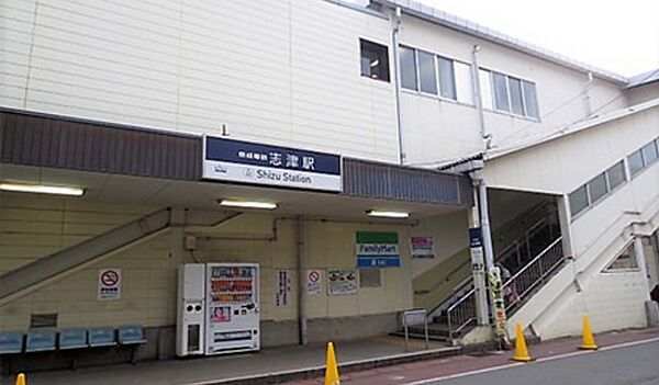 京成本線志津駅（1440m）