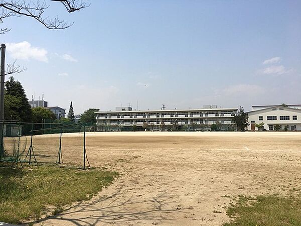 川間中学校（520m）