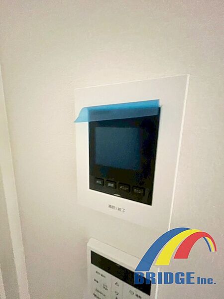 来客時も顔が見えて安心なモニター付きインターホン