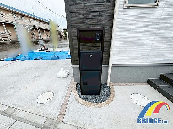 お家にマッチしておりお洒落なポスト