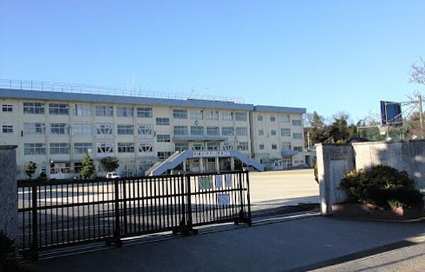下貝塚中学校（700m）