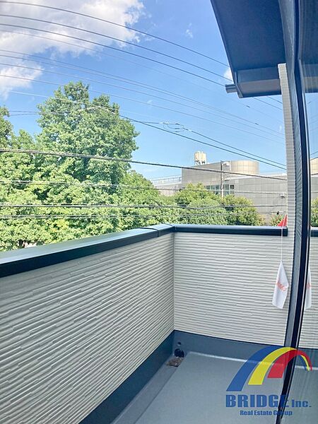 広々したバルコニーではお洗濯物を干すのも楽しくなりそうですね！