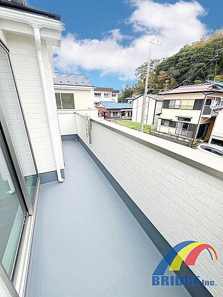 広々したバルコニーではお洗濯物を干すのも楽しくなりそうですね！ 同社同等仕様施工例
