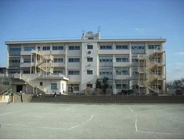 桜木小学校（700m）