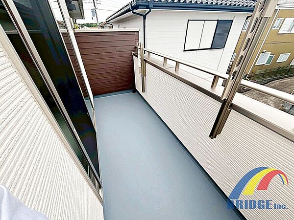 広々したバルコニーではお洗濯物を干すのも楽しくなりそうですね！