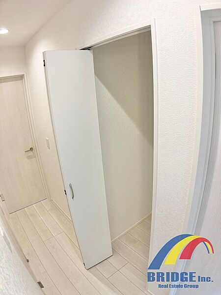 2階ホール収納 同社同等仕様施工例