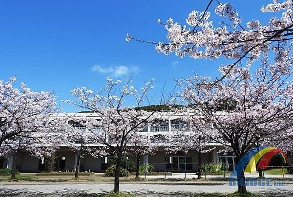 周西の丘小学校（2900m）