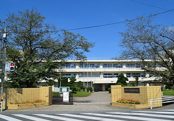 木更津市立富来田中学校（674m）