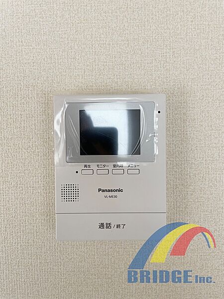 来客時も顔が見えて安心なモニター付きインターホン