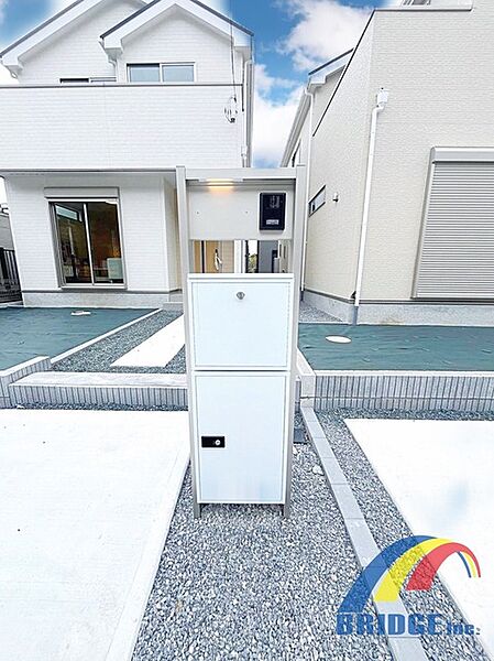 お家にマッチしておりお洒落なポスト 同社同等仕様施工例