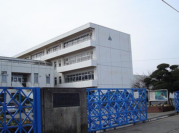 四街道市立四街道北中学校（666m）