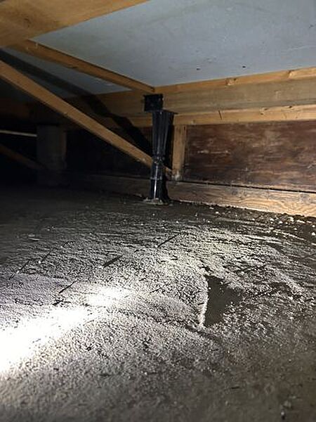 中古住宅の3大リスクである、雨漏り、主要構造部分の欠陥や腐食、給排水管の漏水や故障を2年間保証します。その前提で床下まで確認の上でリフォームし、シロアリの被害調査と防除工事もおこないます。