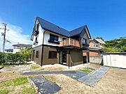 【リフォーム完了】外壁屋根は塗装いたしました。駐車は3台分になります。お車複数台所有の方におすすめです。