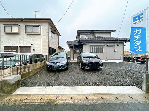 【リフォーム完了】外壁は塗装し、屋根は高圧洗浄と点検を行いました。駐車は3台分になりました。お車複数台所有の方におすすめです。
