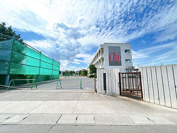 【周辺環境】逢隈中学校まで約1800ｍです。