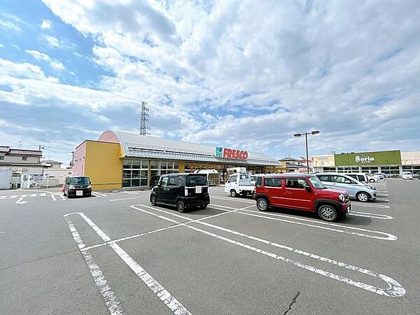 フレスコキクチ亘理店様まで約1400ｍ、徒歩約18分。食品・日用品など豊富な品揃えです。