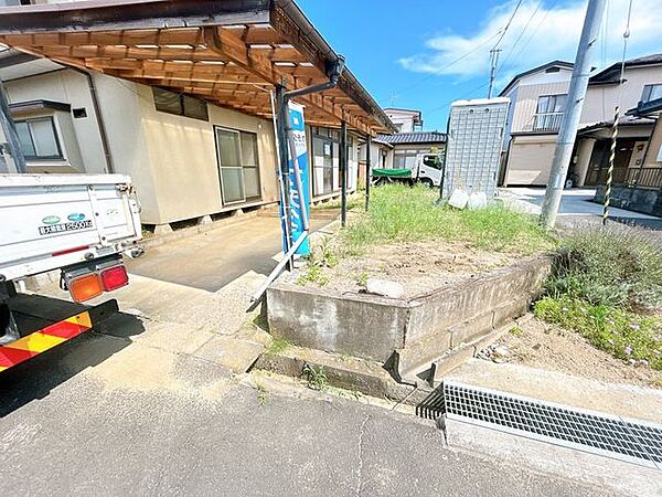 【リフォーム中】駐車場は既存のカーポートを撤去し、拡張いたします。