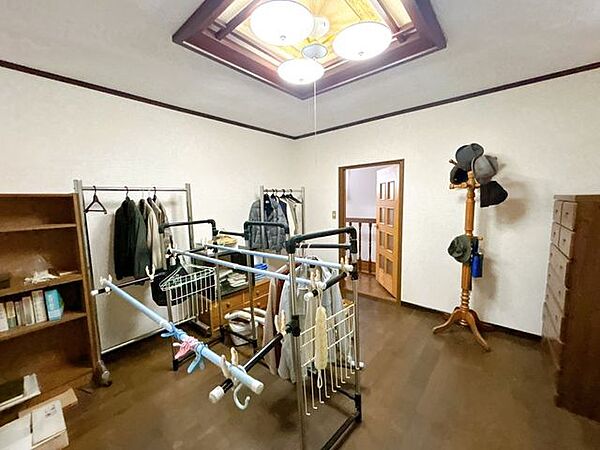 【リフォーム中】2階8帖洋室です。荷物撤去し、クリーニングを行います。