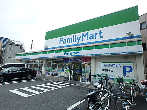 画像24:【コンビニエンスストア】ファミリーマート 赤羽岩淵町店まで236ｍ